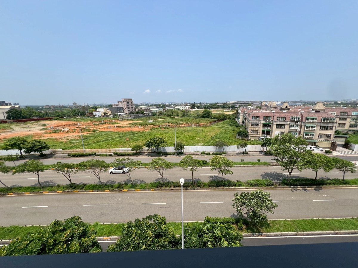 陽台望出去的實際視野，前方為空地